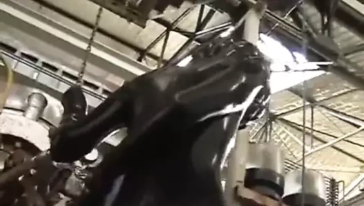 lateks catsuit esaret