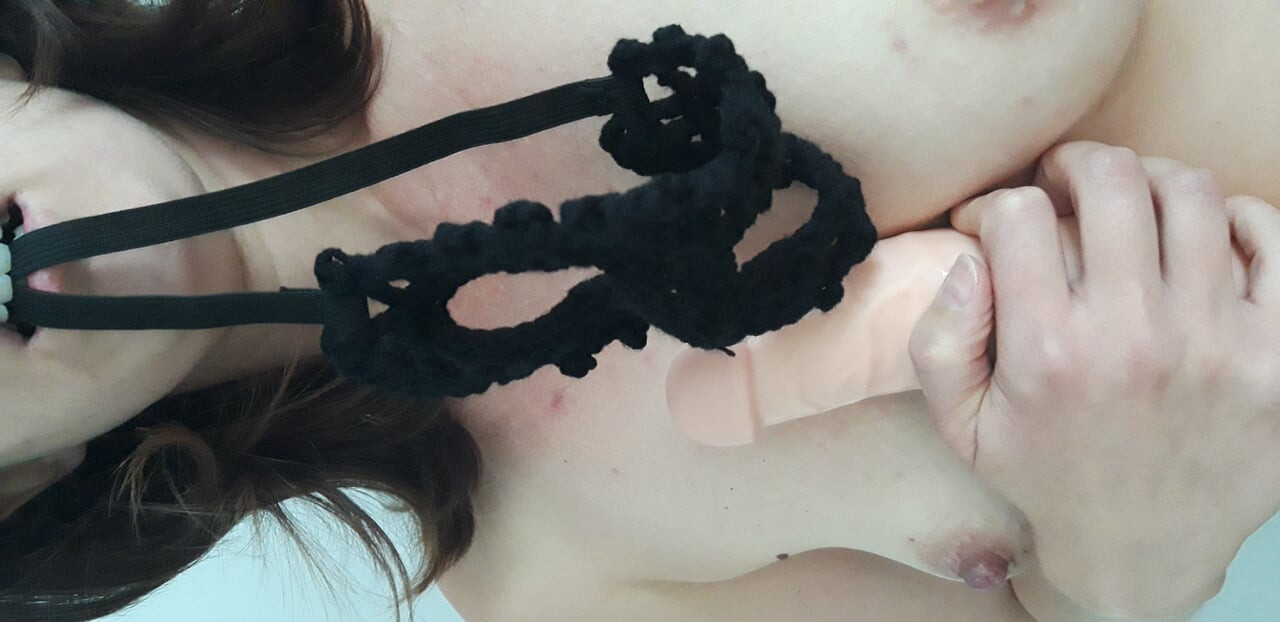 Büyük 10 inçlik dildo ile oral seks