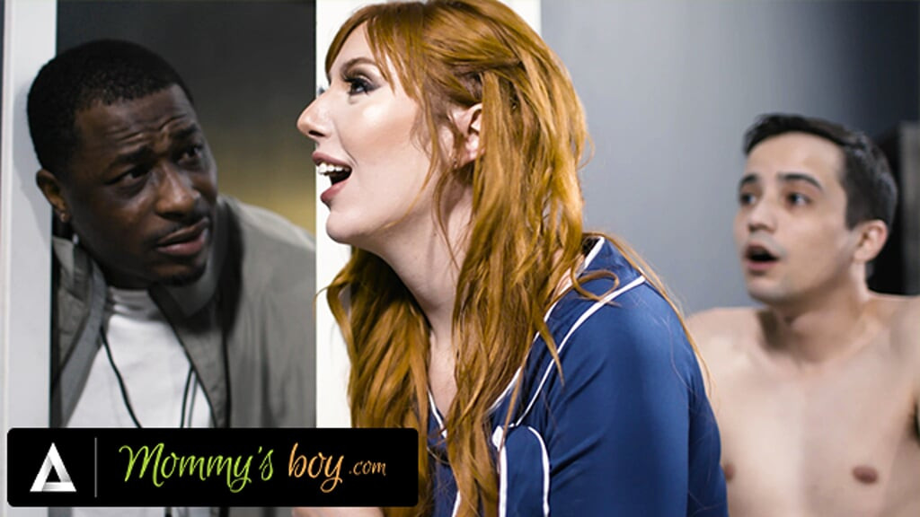 Annenin oğlu - sapık orta yaşlı seksi öğretmen Lauren Phillips 18 yaşındaki öğrencinin yarağını alıyor, sonra beden eğitimi öğretmeninin büyük zenci yarağını alıyor