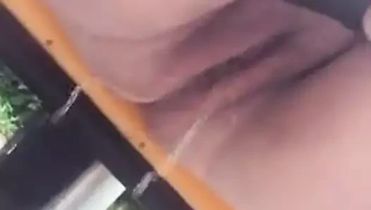 Mi Amiga Orinando En El Parque