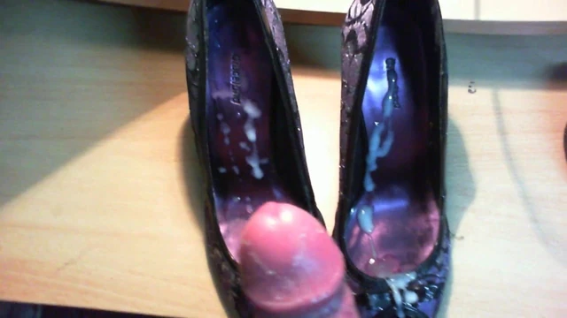 Topuklu ayakkabıyla boşalma schuhe der schwester