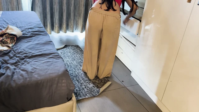 Girl Roommate Ko Sex Karne Ke Liye Force Kiya