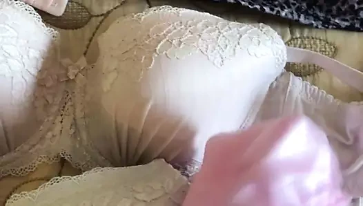 mastürbasyon ile hanımları sutyen ve külot ile twinks