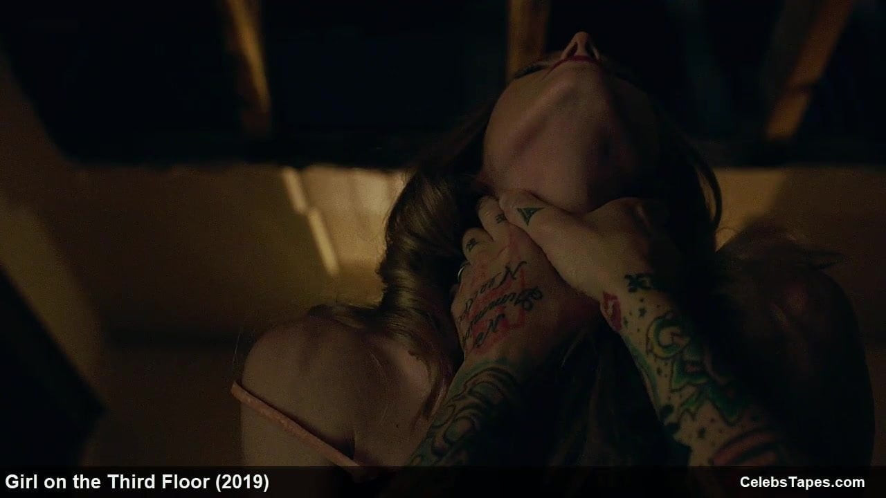 Filmde Sarah brooks &amp; tryste kelly dunn çıplak &amp; seks sahneleri