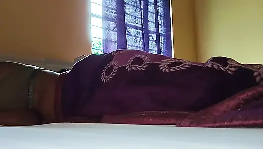 Üvey kız kardeşimle sikişmede ne kadar iyi olduğunu görmek istiyorum, bu yüzden sadece izle