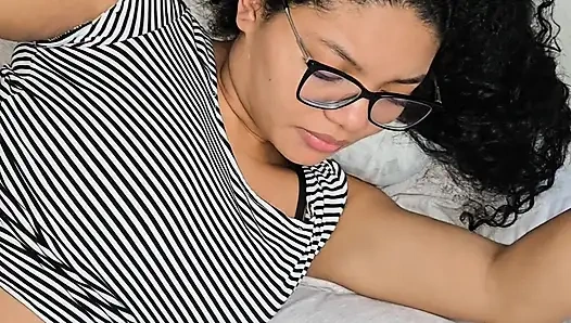 Hamile kölemi sidik ve döl ve tükürerek besliyorum