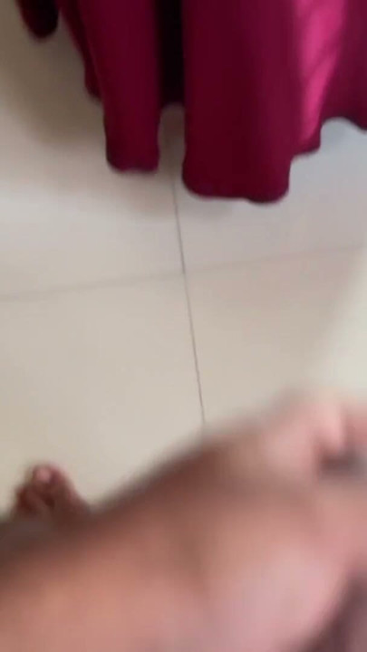 Tesettürlü seks - tombul Müslüman hizmetçi yatak odasını temizlerken ev sahibi tarafından sikiliyor (büyük götlü hizmetçi Suudi Arabistan'da sikiliyor) | Klip 1