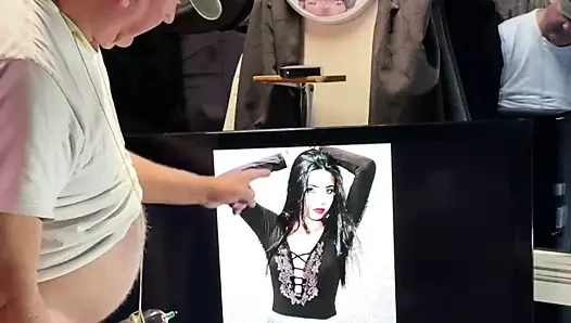 Veronica cumm haraç için poz veriyor!