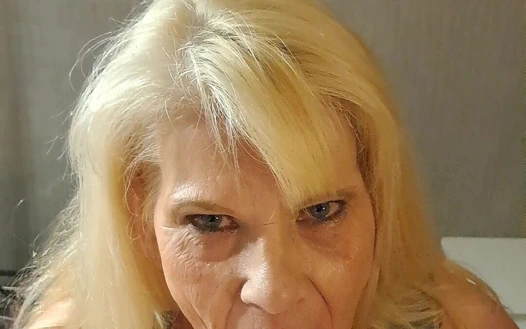 Gırtlağına kadar alma57 bakış açısı oral seks