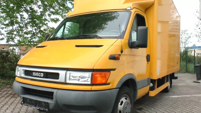 Alman kaltak arabada yapmayı seviyor