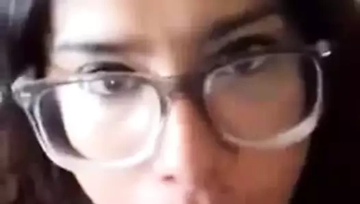 lizbeth narvaez tomando su leche