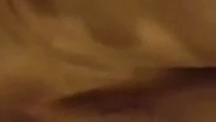 Büyük memelerimle oynuyorum