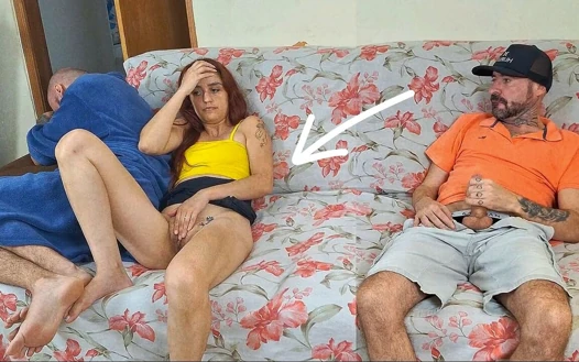 Evli kadın kocasını gavatın arkadaşıyla aldatıyor