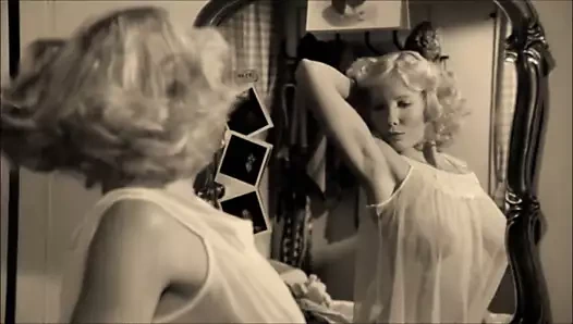 Gecelikli retro bebek (yeniden renklendirilmiş)