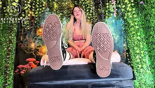 Yogadan sonra 67 ortalama amazon üvey anne 16 ayak hakimiyeti - terli ayakkabılar ve çorap çıkarma