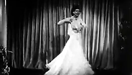 Uzun bacaklı esmer danslar (1940'larda vintage)