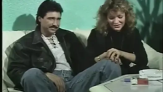 Sarı saçlı MILF askılı