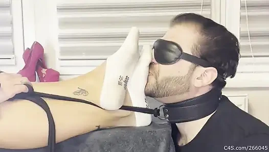 Tasmalı gözleri bağlı ayak kölesi - koklayan çoraplar (bölüm 1)