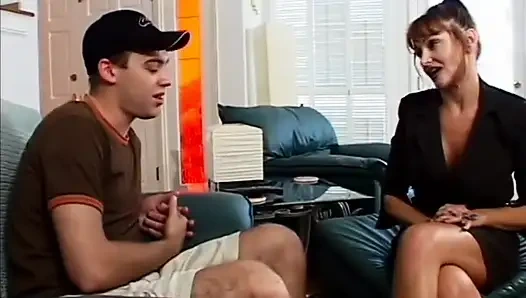 Seksi kızıl saçlı orta yaşlı seksi kadın amcık yalıyor