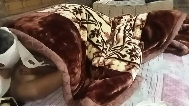 Stepuncle ne teyze ki bur sohbet sohbeti pani nikal diya fhir hardcore chudai kiya teyze khus ho gai