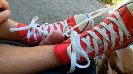 Chuck'larıma boşal boşalma boşalma