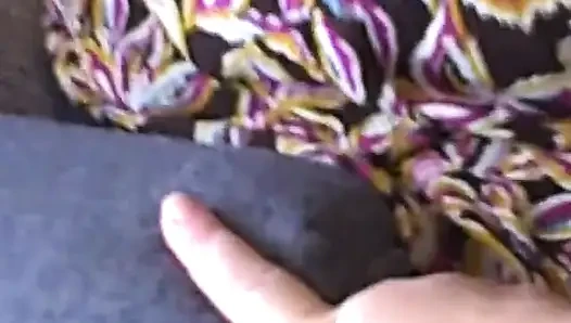 Senin için el losyonu ve kırmızı oje uygula
