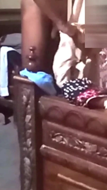 Захватывающий момент из "Положить в мою задницу дырку, но медленно, я не могу принять полный хуй в мою киску - S1: Эпизод 10 -"