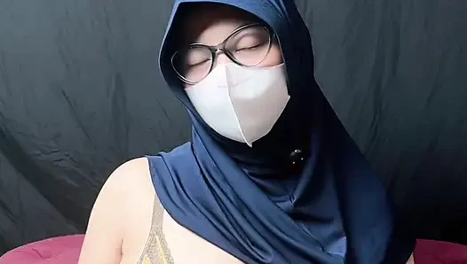 Большая индонезийская цыплёнка
