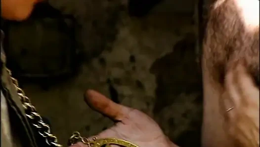 Emmeyi seven ateşli orta yaşlı seksi kadın için İtalyan klasik sikişi