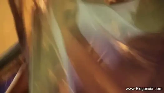 Güzel Hintlilerin baştan çıkarıcı dansı