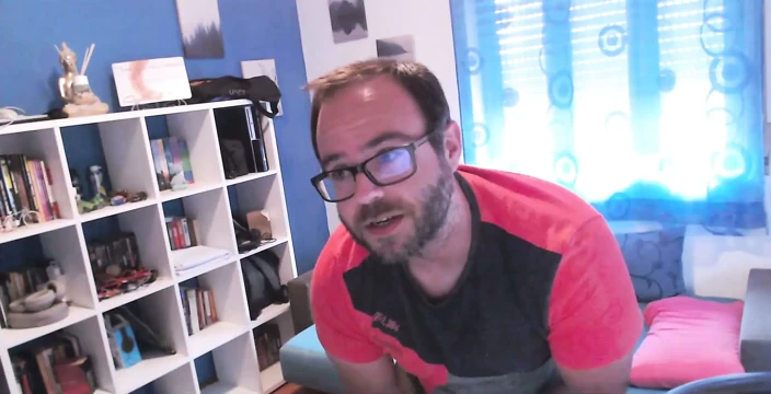 Aptal video, tıraş ve yüze köpüklü turta