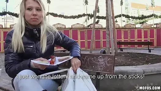 Halka açık pikaplar - Adrienne dtf bir stanger bakış açısı