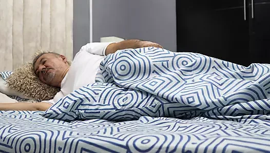 Güzel ve azgın bir hemşire ateşli yarağımla ilgileniyor. bölüm 1