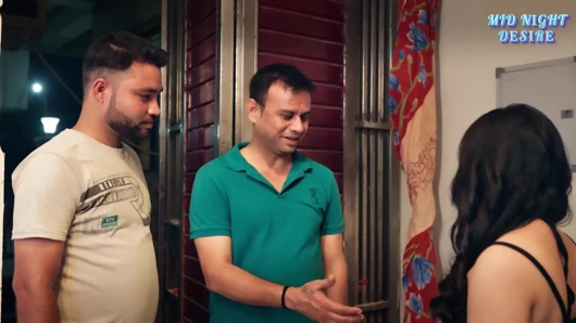 AZGıN HINTLI KOMŞU YAŞLı HINTLI ILE TAM ÇıPLAK SEKS YAPıYOR TAM PORNO VIDEOSU 4K