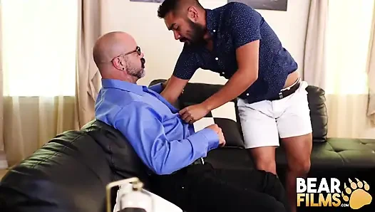 Bearfilms avi striders scotty öfkeli tarafından götünü yalıyor ve korunmasız dölleniyor