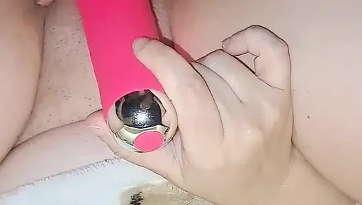 Tamamen ıslandı ve sonra güzel bir parmaklama yaptı, ta ki o
