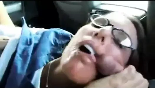Dik milf almak yüz içinde araba