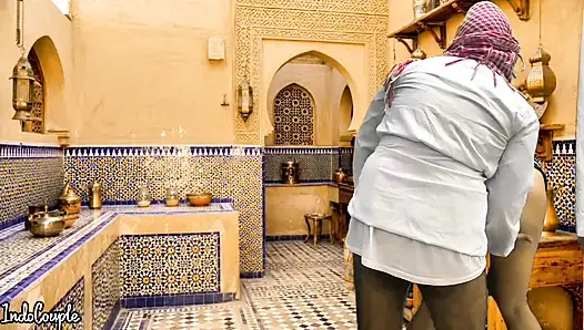 Suudi koca ve İranlı evli kadın mutfakta