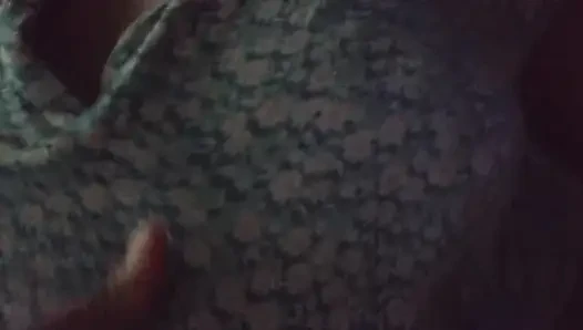 Asyalı Hintli desi kız arkadaş mms sert sikişiyor ve sansasyonel ön sevişme videosunu seviyor