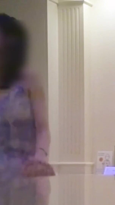 Güzel üniversiteli kız arkadaşımı seksi iç çamaşırıyla giydirdim ve onu bir otelde siktim. | Klip 2
