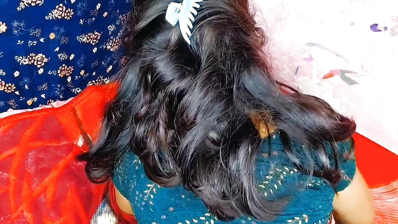 Yenge, evde yatak odasında kayınbiraderiyle oynuyor, IndianDesiviralxxxvideos.mp4