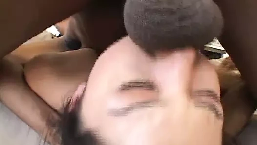 Bir kaltak için üç bbcs