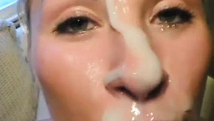 sarışın alır büyük yüz, ardından yapışkan cum oyun