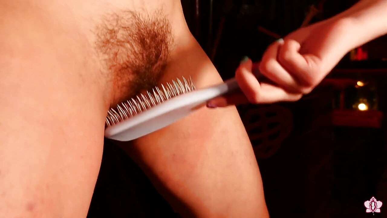 Porselen Victoria'nın lezbiyen bdsm 80'ler porno bölüm 2: köle mila kırbaçlanıyor, kıskaçlanıyor, kırpılıyor ve boyun eğdiriliyor