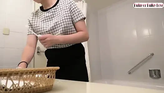 Dans eğitimli vücut önermek bir masajla tanışıyor, oyuncu rahatlama tornalama kafaları