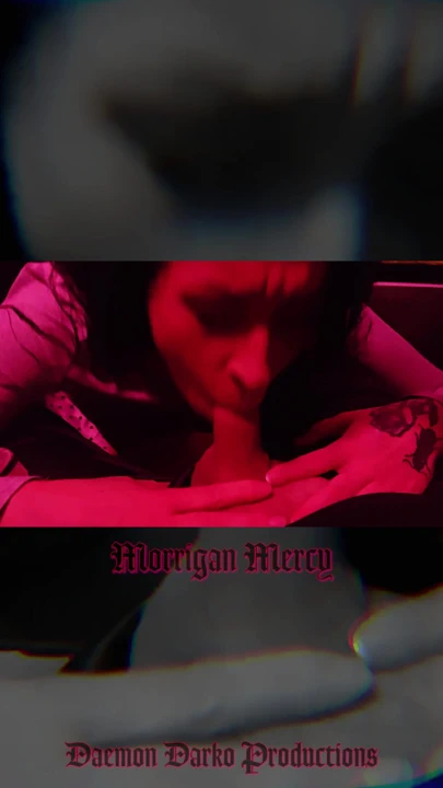 Ateşli seksi sürtük döl tadılana kadar yarağı gırtlağına kadar alıyor