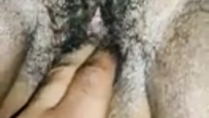 Şehvetli Hint kız civcivler gösteri onların pussies ve mastürbasyon yapmak