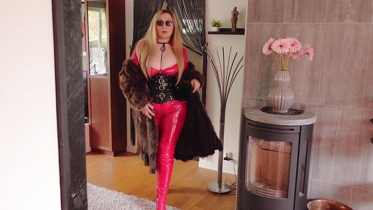 Çekmeyi deneyin: doğal uzun kürk manto! ve Pvc Catsuit! Arya Grander