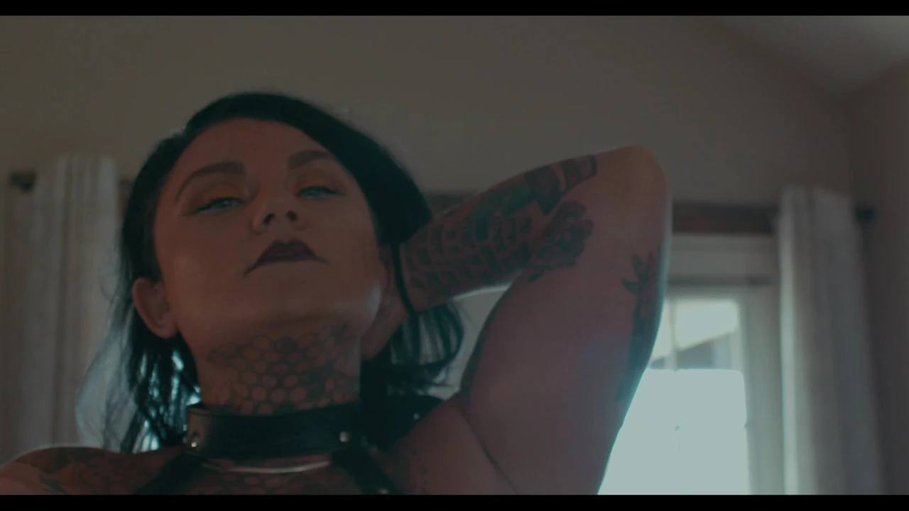 Soyunup seni azdırmaya geldim