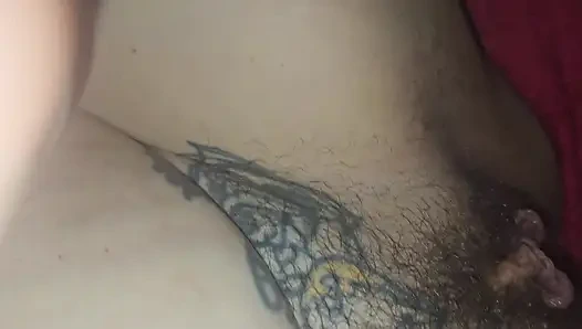 Seksi evli kadın ilk kez kendine yumruk sokuyor